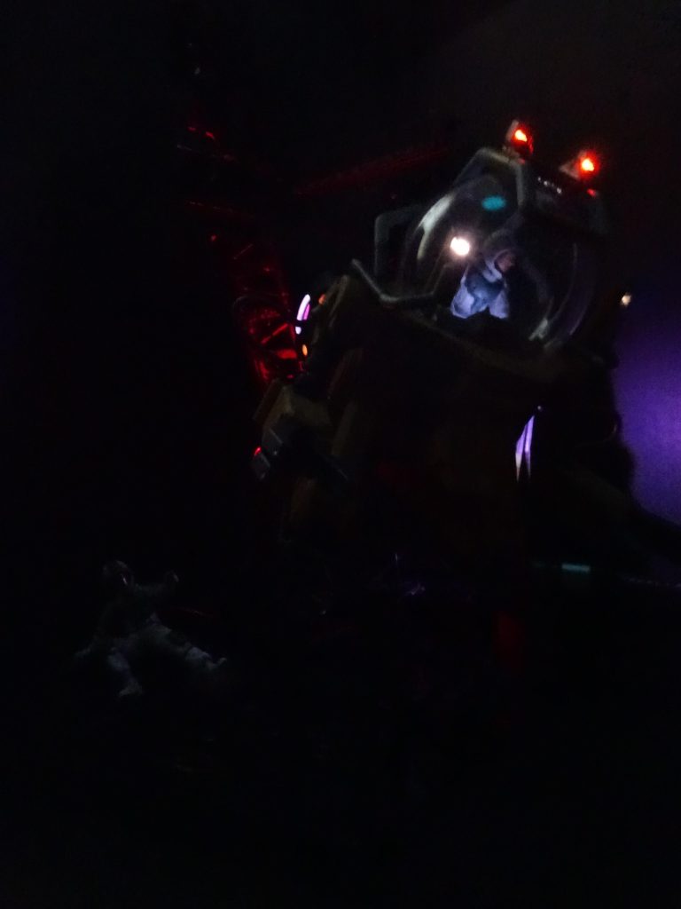 ちょっと光量が足りないですが、暗くするとこんな感じになります。