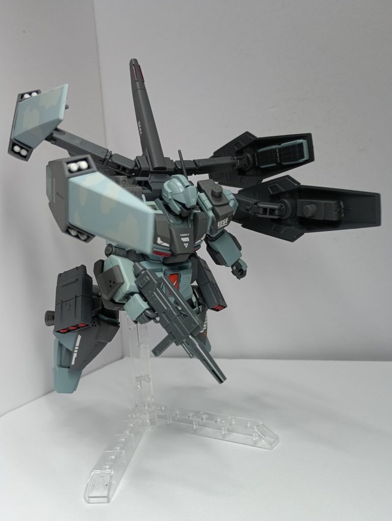 シールド内のミサイルの一斉発射。