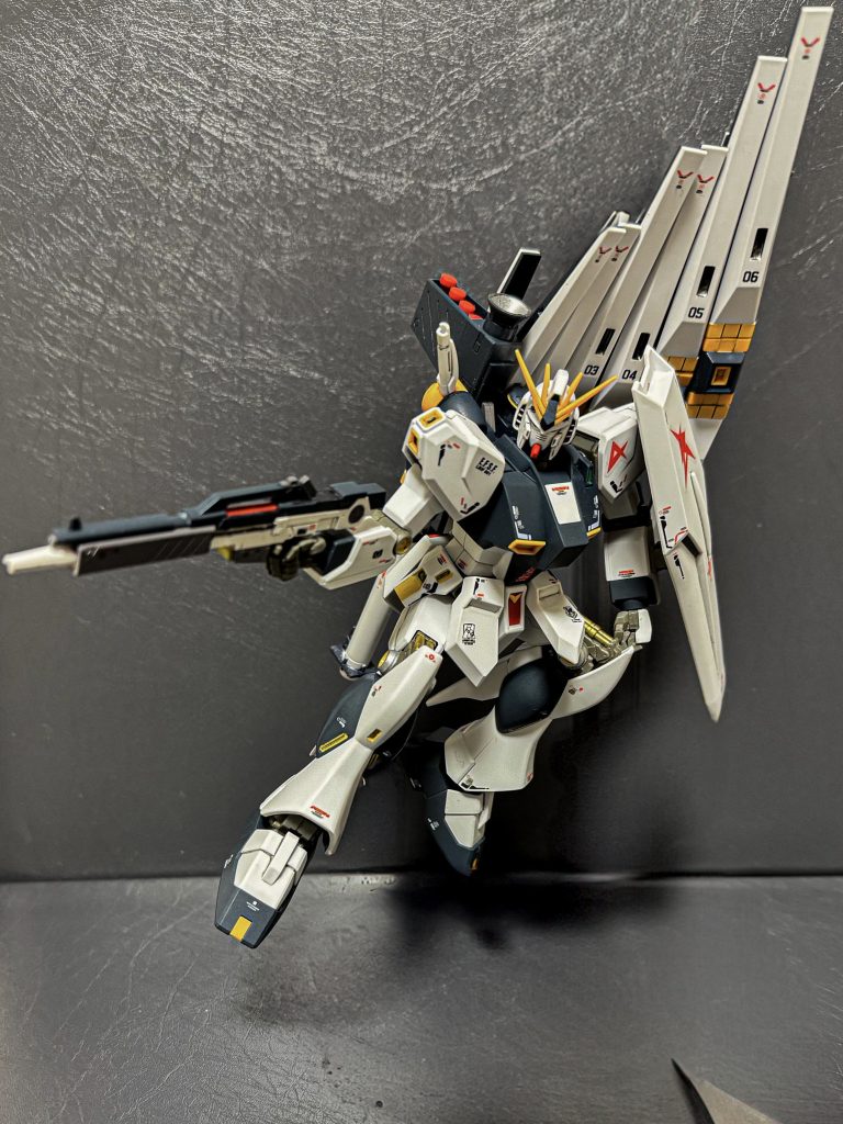 HGUC 1/144 RX-93 νガンダム