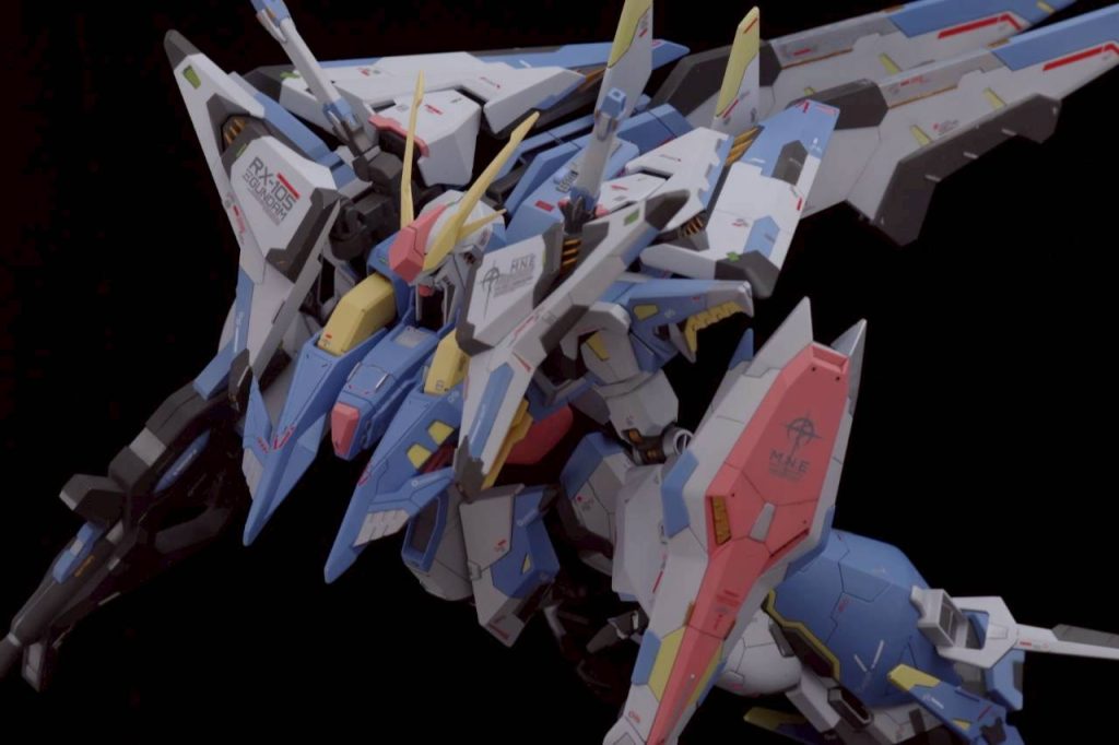 胸部のアンテナ(?)は、「ないなぁ」と思い削除。胸部のウイング先端が、塗装中に3回くらいポッキリ。泣けました。