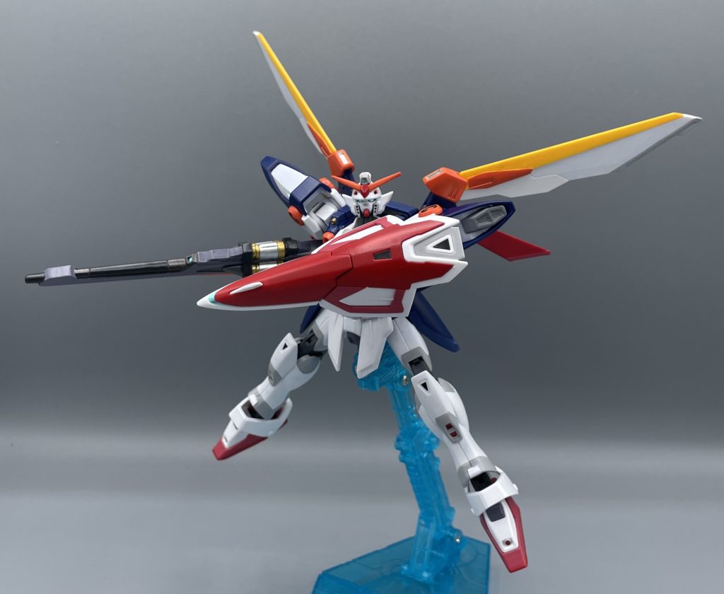 シールド　バードモードでは機首を担当するシールド。ガンダムWのガンダム達は、ガンダニュウム合金というめちゃくちゃ硬い素材で造られています。　ウイングガンダムのシールドも、そのガンダニュウム合金で造られており、非常に高い防御力を誇ります。