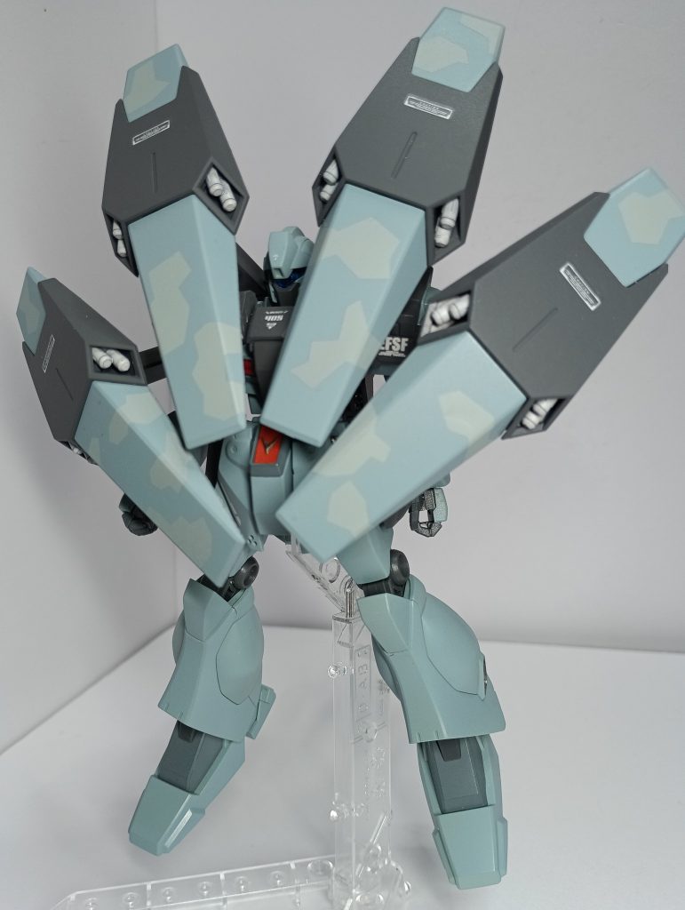 シールドには前回同様スプリッター迷彩を施しました。(シールがまだ余っていたので…)