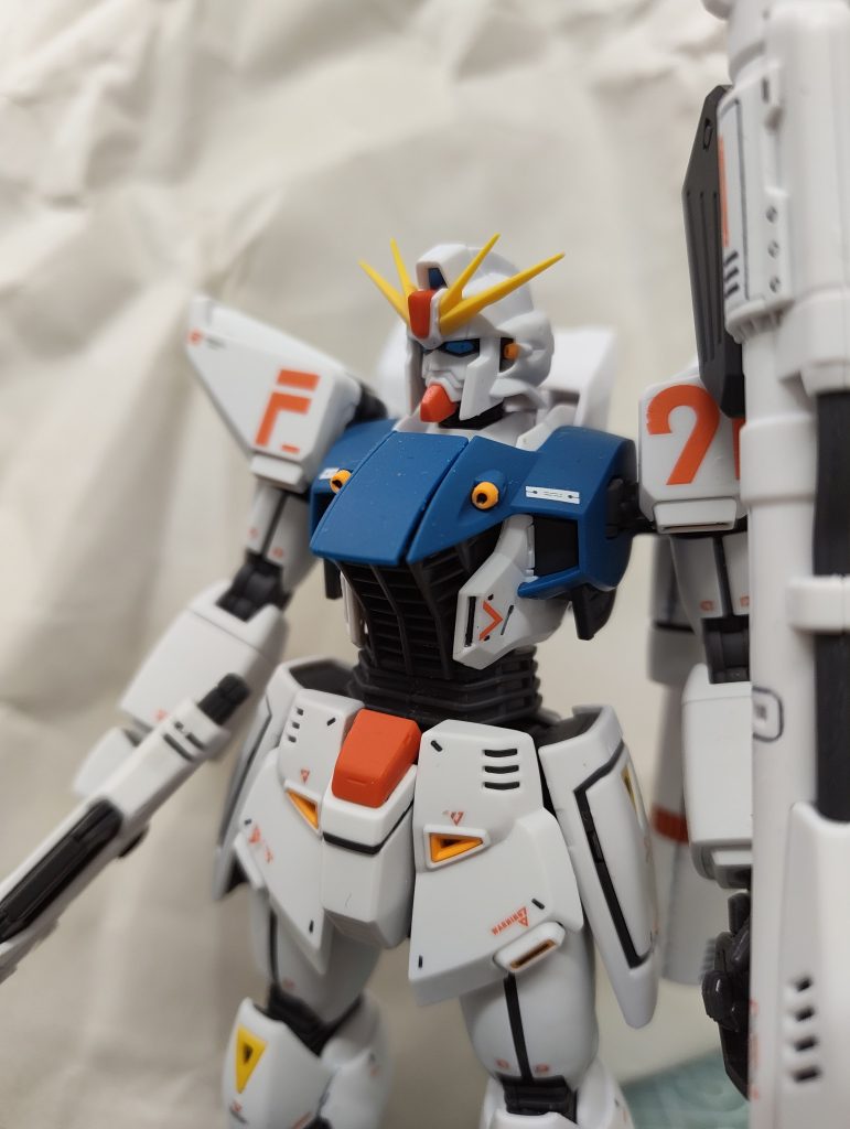 オープンフェース状態。頭部は変形か固定の差し替え式か選べます。