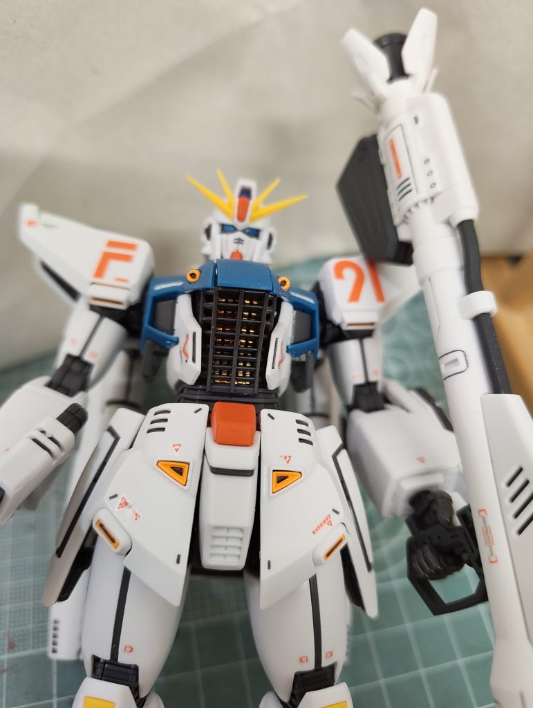 細かなところは変わってます。このメッキパーツの内装のお陰で、精密感が段違いに上がります。