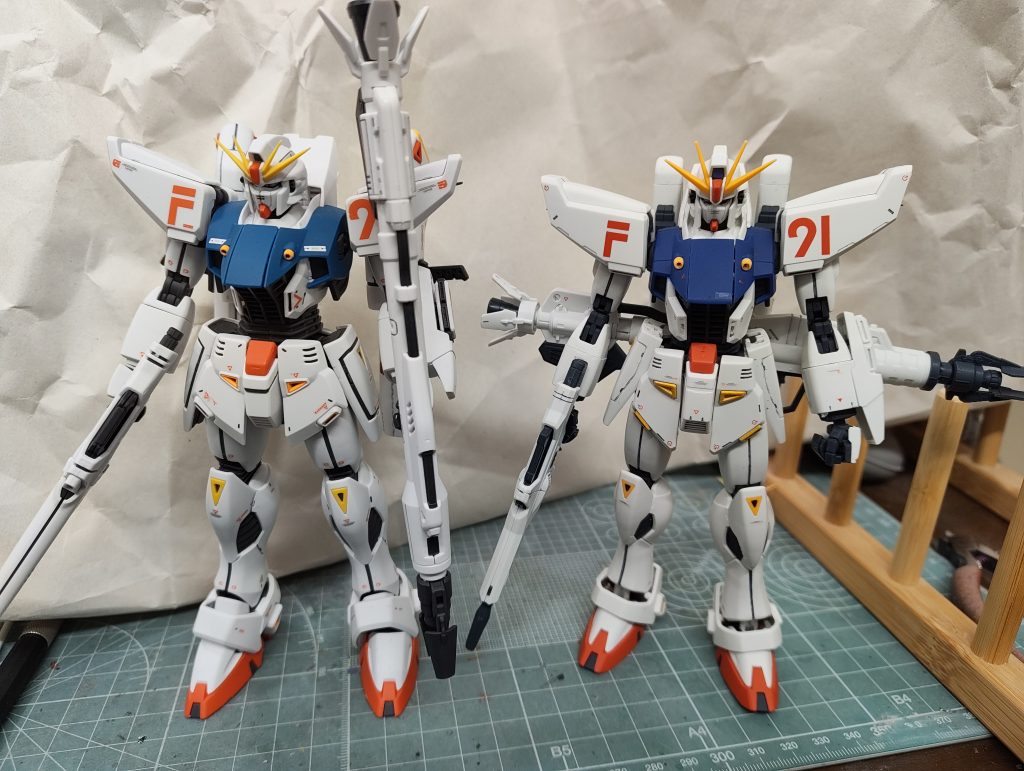 以前作ったノーマル版とツーショット。こちらはバージョン1ですが、本体の見た目はそれほど変わりません。