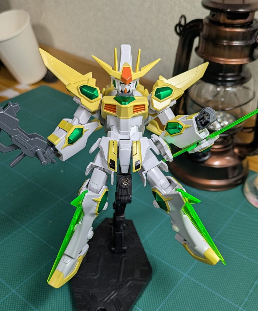 『これが私だけのガンダム。勝利を呼ぶ、ウイニングの力！！』リアルモード変形もバッチリ！　違和感全く無しなうえに、各部品がガッチリ噛んでいて不安定感も無しです。デザイナーさん、マジすごいｗこのガンプラの何が一番凄いって、これだけ変形するのに部品の余りが全く出ないところ。本当に惚れ惚れします。ただ、ひとつ残念なのが、この子はリアルモードでも腰が回ら無い・・・。関節あるんですけどねｗ時間が出来たら、塗装と墨入れしたいですね。個人的には黄色を渋い金色にしたいですｗ　今まで何で詰んでたんだろうってなくらい大満足のガンプラでしたｗ　