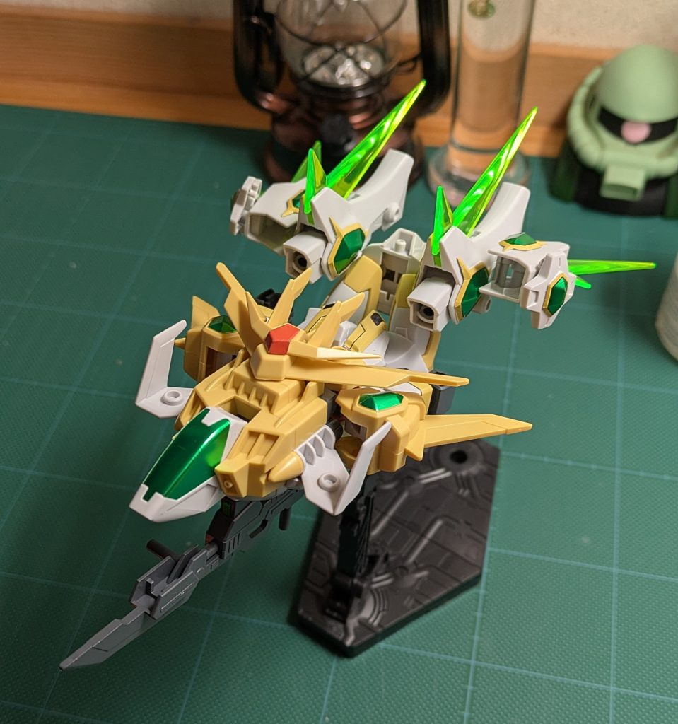 全装備装着でメガコア・ブースターにもなれます、今度はでらカッコいいです！やっぱりクリアパーツが良い味出してますね、色の組み合わせもバッチリです！