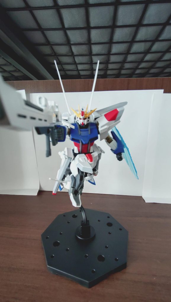 エールポジションこの形態時は直線運動が一番早いが、いわゆる巡行形態で戦闘にはあまり用いられない。