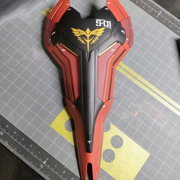 MG 1/100 MSN-04 サザビーVer.kaを作成中です。取り敢えず、左足とリアスカート、シールドまで完成。サイズが大きくパーツ数も多いため、部分ごとにバラし→表面処理→塗装と作業してます。次は右足と腰部。（7枚目）