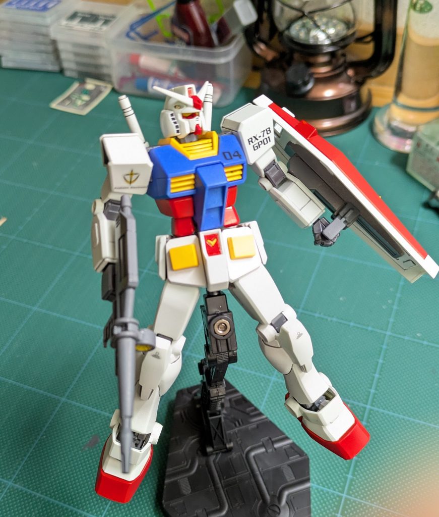 練習ステップ4のお題は『全塗装』でした。なので今回、ガンマカエアブラシを使用しています!しかしガンマカが、まさかマークセッターや水性アクリジョンのツールクリーナーで解けるとは思わず、塗装に関してはあちこち失敗してしまいました^^;