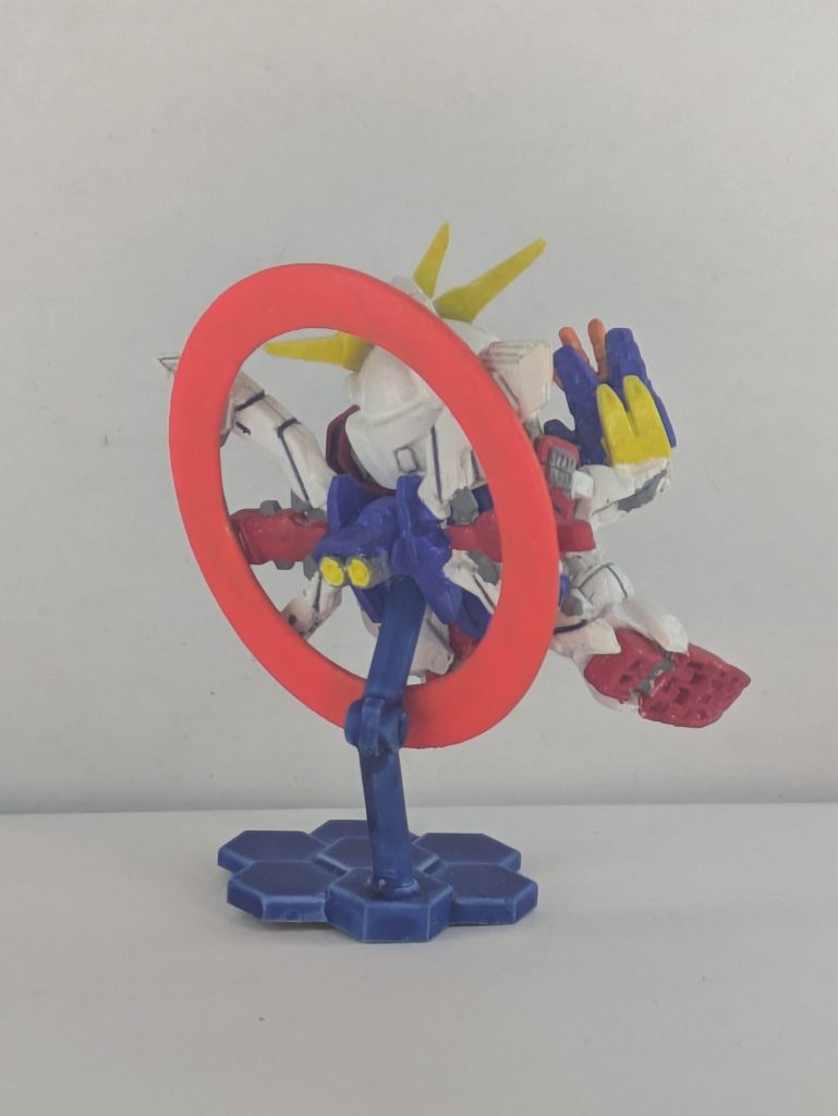 個人的なこのキットの思い入れ部分、台座。ゴッドガンダム本体は結構前に塗り終わってたんですが、台座がしばらく行方不明になっていたため大分時間がかかってしまいました。写真の通りその後どうにか見つけましたが。しかし一体誰のせいだ。自分のせいだろ。はい。