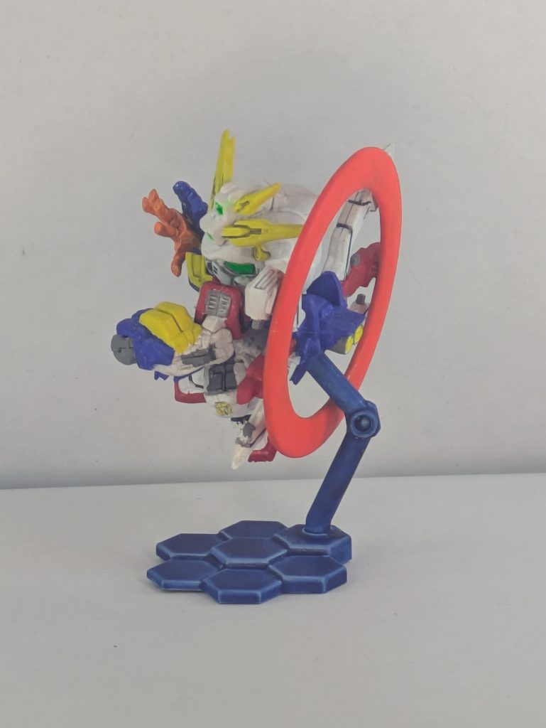 あんま時間かけたくないし手軽に塗ってしまおう、と言うことでホワイトを吹いた後薄めたディープクリアブルーを塗布。しかし薄め過ぎたためか、キワの部分に色が乗り切らない状態に。おのれ表面張力。