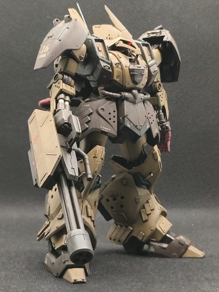 手持ちのガトリングはルブリスウルのですシールドだけ交換しましたたぶん境界戦機のなにか