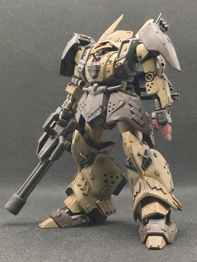 肩アーマーの形状が好みじゃなかったので、ジャンクパーツからそれっぽいのを付けてみました！スモークディスチャージャーもオマケで