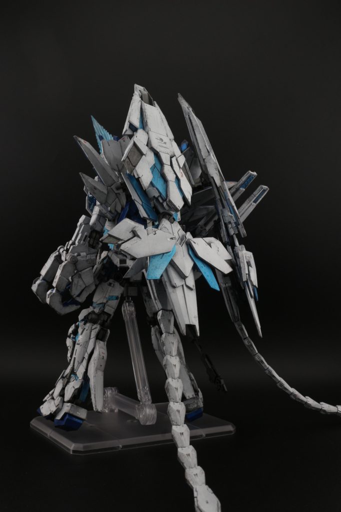 まずはABS樹脂の塗装はアクリジョンで下地、その上からラッカー塗料