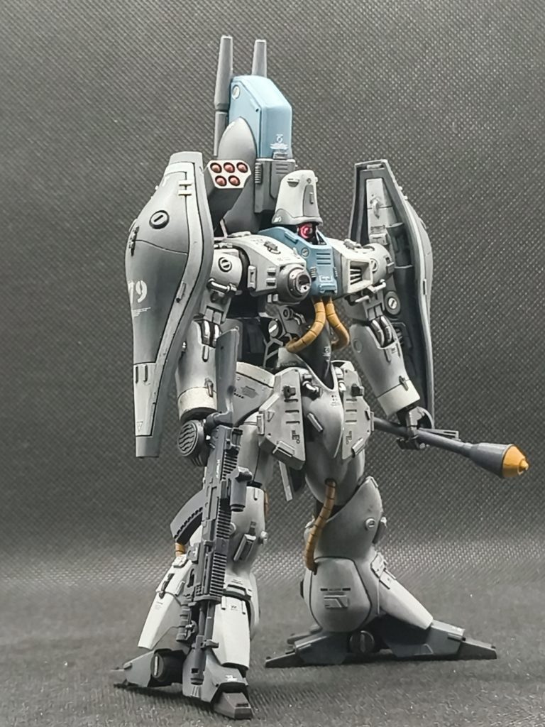 塗装はグレーサフとインターミディエイトブルーに呉海軍工廠グレー武器類はファントムグレーです最後にウェザリングカラーのマルチブラックでウオッシング