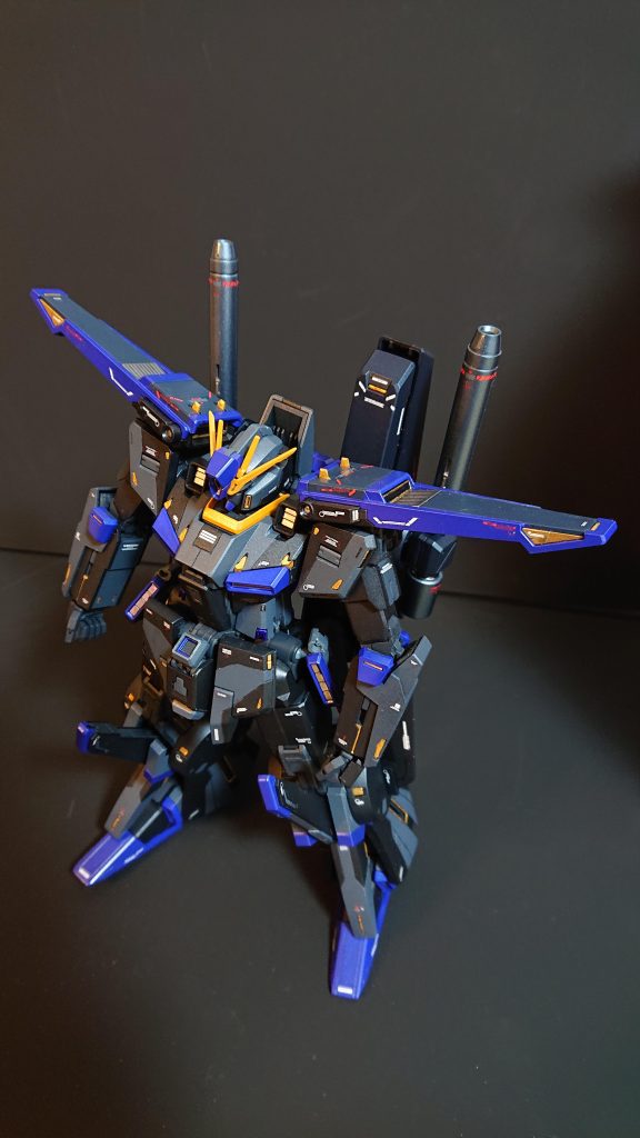 ブルーとイエローは光沢を出しアクセントになるようにしてます。ブルーはかなりこだわりました。勿体なかったけど満足しなかったカラーは何度も捨て、こだわり抜いた分いい色が出たと思います。