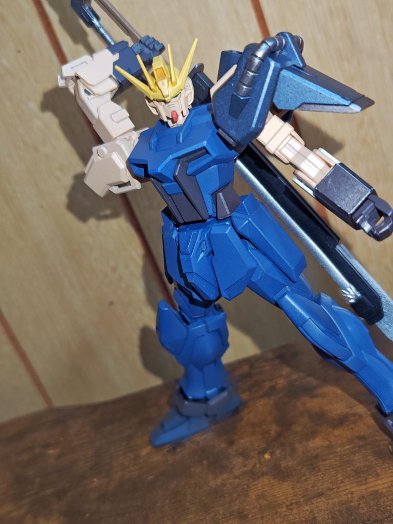 剣を抜いたり、収めたりする時の感じ。このポージングはやりたかったので、無理なく出来たのは非常に満足♪