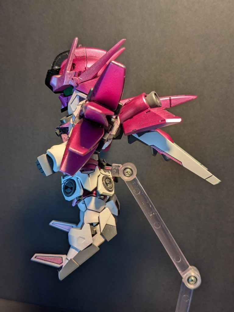 横腰はエスカッシャン風にジャンクパーツを組み合わせました