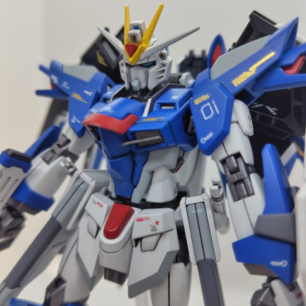 いろんなデカール貼って完成。最後にガンダムトップコートを初めて使用しましたが、つや消しでありつつ、ほんのり艶もありとても良かった。次回はイモジャのつもりでしたが、先日デスティニーをゲットし、昨日はレジェンドをゲットしてしまいましたので(妻には内緒で)迷い中。。見て頂きありがとうございました。