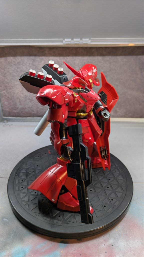 曲面の筋彫りに、苦労しました。元キットがいいので、少し手を加えただけでかなり化けたと思います。