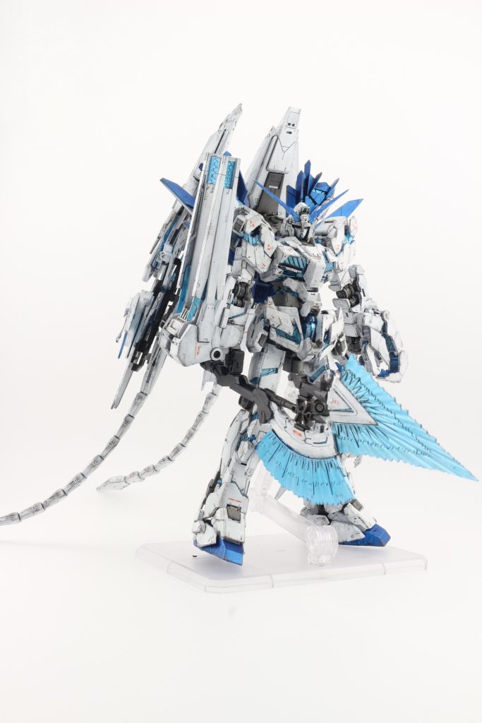 その後はまるで立体パズル。ランナーから外したパーツを1つづつ探しながら組み立てと苦行のような作業を夜な夜なしておりました。