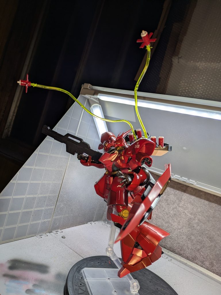 ビームトマホークのランナーを加工してファンネル射出状態表現しました。