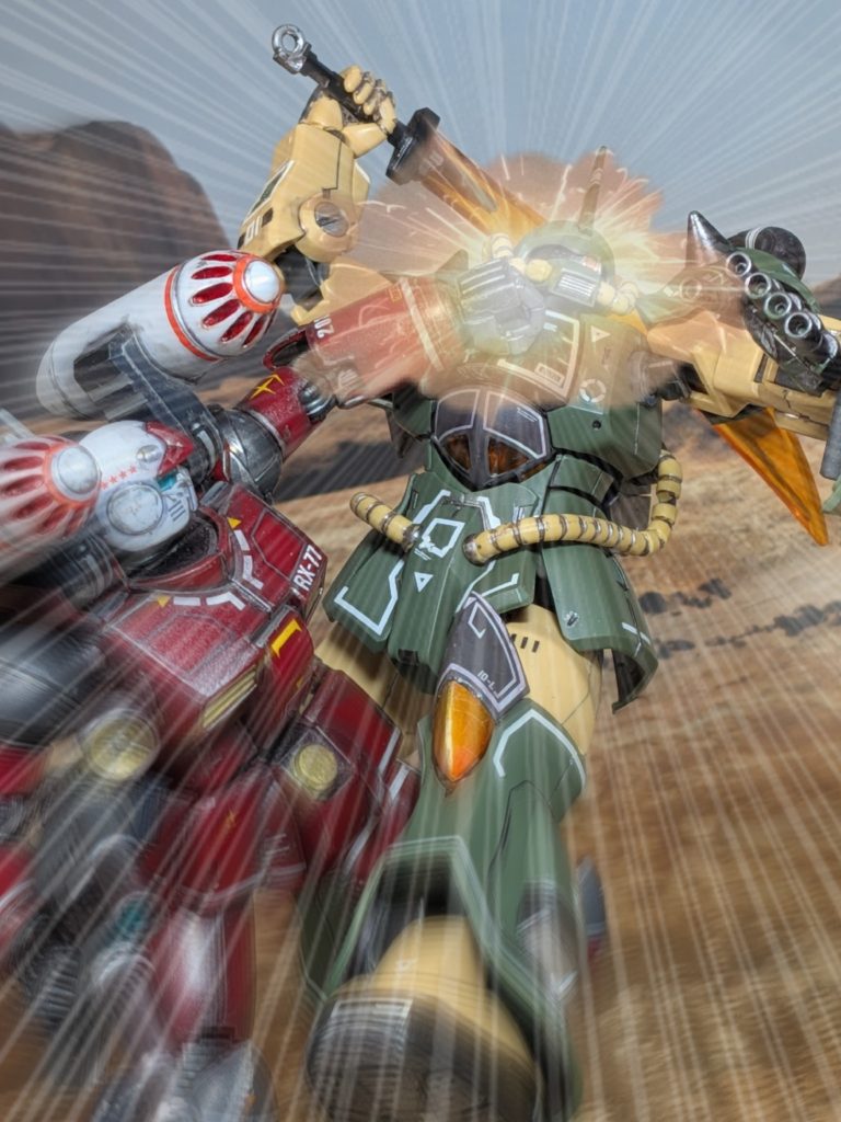 ズガコーーーンッ‼️「オゴッ⁉️」接近するグフに強烈なカウンターパンチが炸裂する❗️