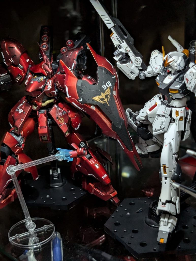 νガンダムと並べるとこんな感じ！こうして見たら色々やりたくなってきました！（笑）ここまで見てくださってありがとうございます！次回はνガンダムと並んだものを色々投稿しようと思うので、よろしくお願いします！