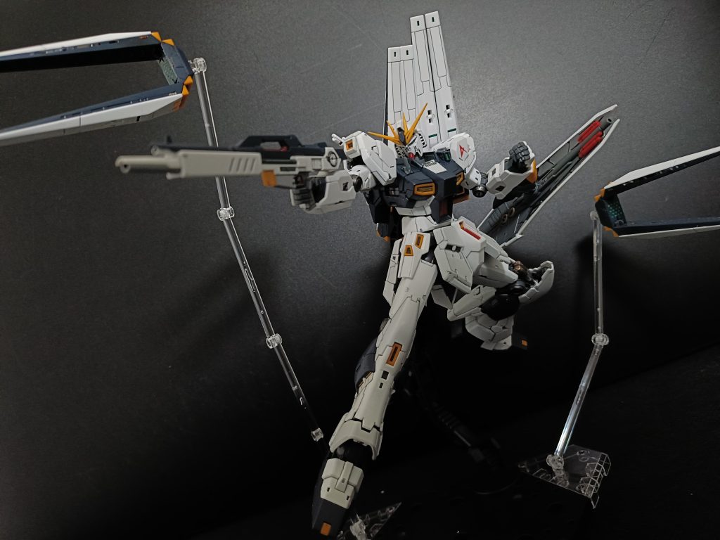 ファンネルはやはり根気がいりましたね…ヒケ処理、面出し、モールドの塗装…全てが×12もうやらないっすあと、ディスプレイしようと思っても普通の丸ピンが刺さらないじゃないですか…