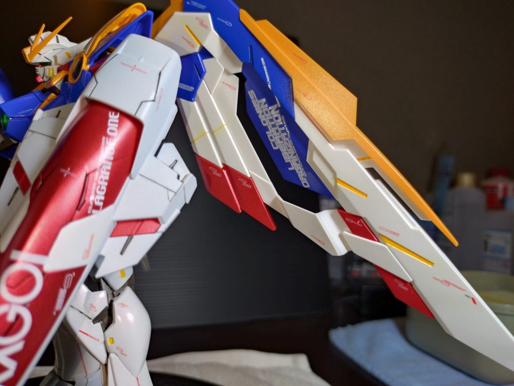 デカールが多くとても大変だった記憶が💦赤の部分はメタリック系の塗料でアクセントをつけています😅