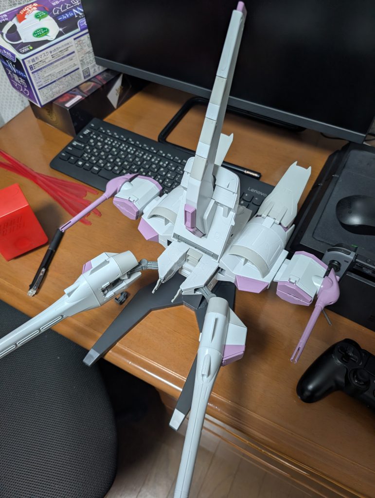 ミーティアの合体待機状態。いやぁ…ミーティア、デケェ。この上下にグワッ！と開く感じがたまりません👍️