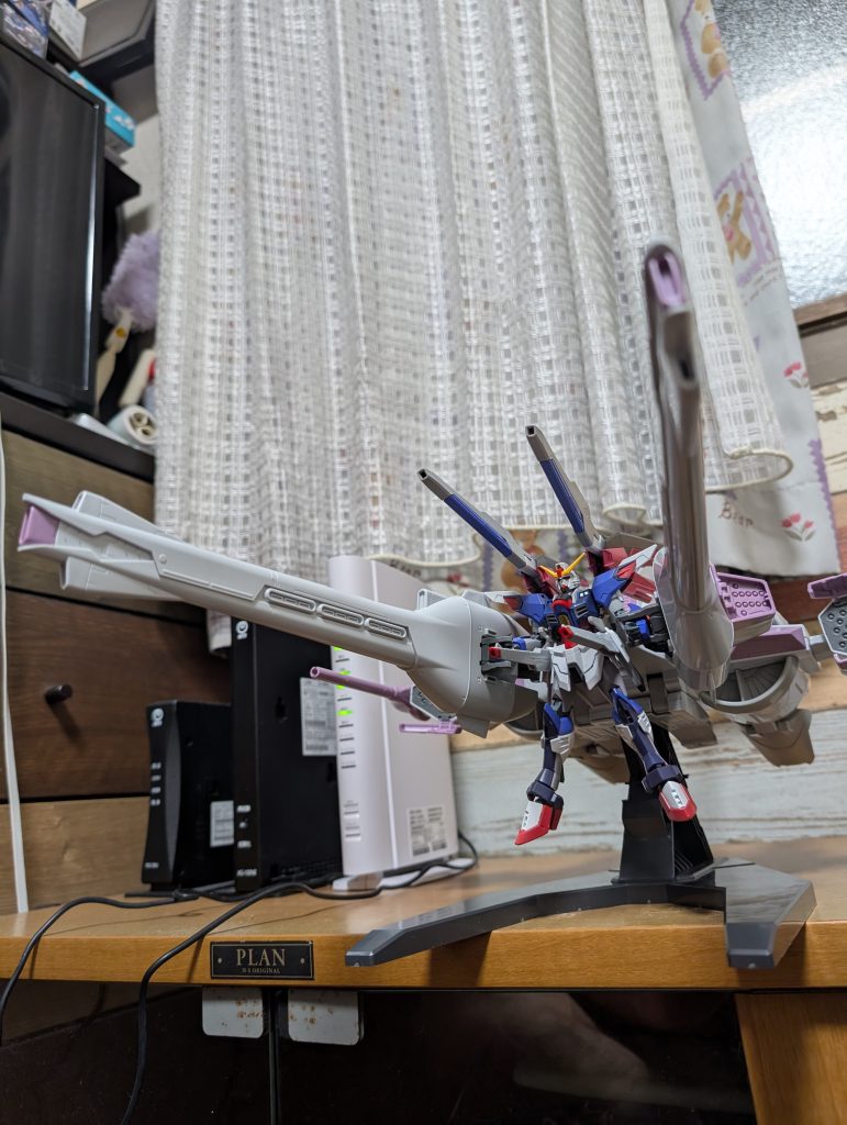 ｸﾞｯ!!ｺﾞｺﾞｺﾞｺﾞｺﾞｺﾞｺﾞｺﾞ💥💥💥💥💥💥💥💥💥ミーティア・フルバースト〜〜！！いやぁ…これ、パーツの開閉がワクワクしますわ…。して、展開常態の圧ですよぉ…。男の子の心、鷲掴みですわ。本当に作り甲斐のあるキットでした。（素組みだけど…💦）最後になりますが可動編、連動編と見ていただき、ありがとうございました。そして、最初の投稿から約4，5ヶ月待たせてしまい申し訳ございませんでした。私自身、多忙なので不定期での作品投稿になってしまいますので次回の投稿がいつになるか、わかりませんが次の機体に関しては…「宇宙世紀でミリタリー」…な機体を投稿したいと考えております。ですので、楽しみに待っていただければ幸いです。最後に長々と長文を失礼しました。ありがとうございました。