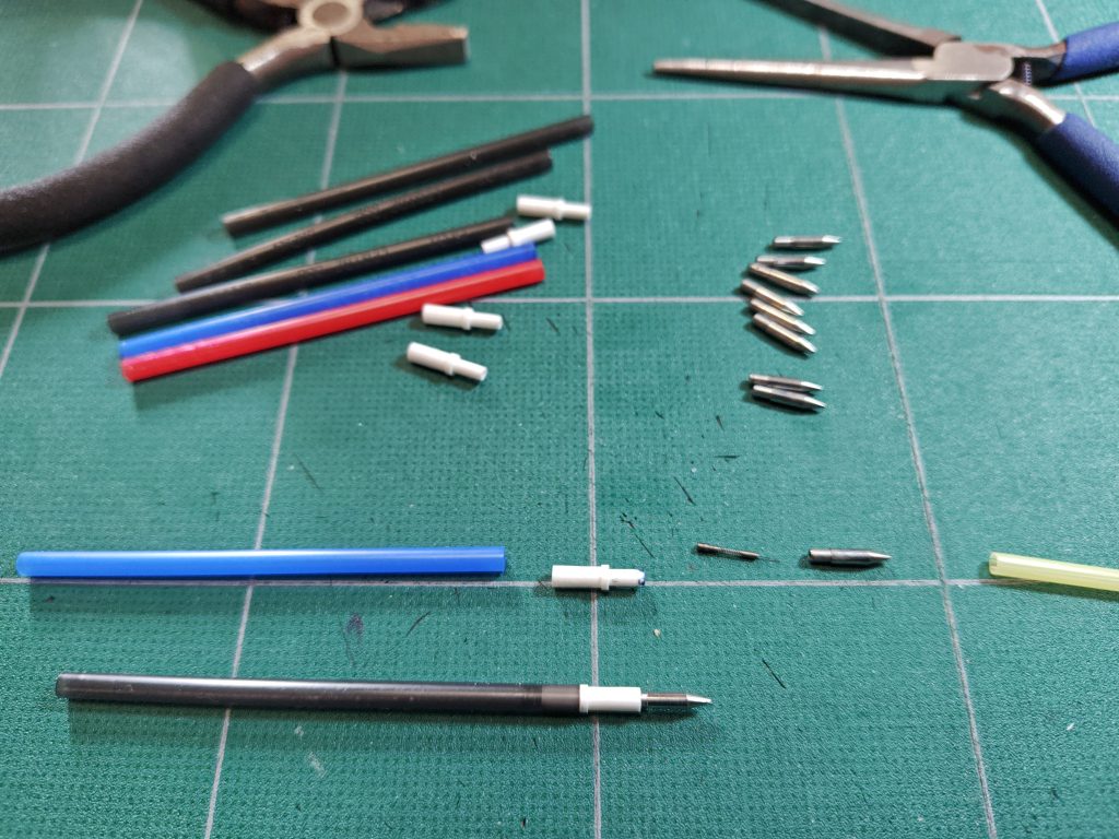 作品名：ファンネルミサイル廃品回収<p>キルケーの魔女見てきた。とっても面白かった。 クスィーも良かった、アリュゼウスも良かった、でも前作に引き続き一番萌えたのはやっぱりファンネルミサイルだ…。 だからファンネルミサイル集めはじめた。 今こさえてるやつに着けた [&hellip;]</p>
