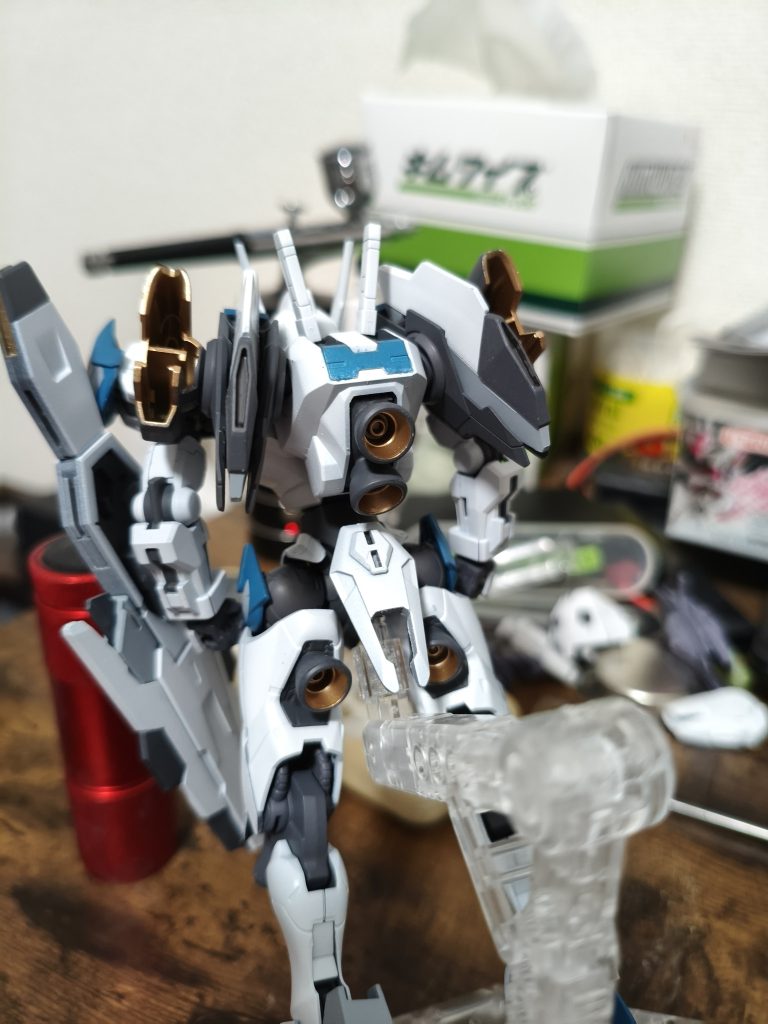 バーニアフェチのオイラにはフィンスラスター耐えられなかったので、もう1キットルブリス買ってきてバーニア移植しました笑ガイアのブライトゴールドええ仕事してますわ