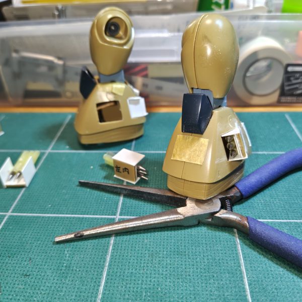 発射イメージ作ってたら…ただのミサイルだと気づいた……🫩思えば…ファンネルミサイルってこんな発射装置いらないよなぁ…バインダーとか装甲裏から剥がれ落ちるように射出されるイメージだな……。スーパーカーライト方式の発射装置にして、排気ダクトも足したのに……😮‍💨。あぁ〜っ😨これ昭和の発想だわ……😱まぁ…いいか…昭和おじさんたちスーパーカーライト好きだろから……。もうこのまま行くべ……😛&nbsp;（2枚目）