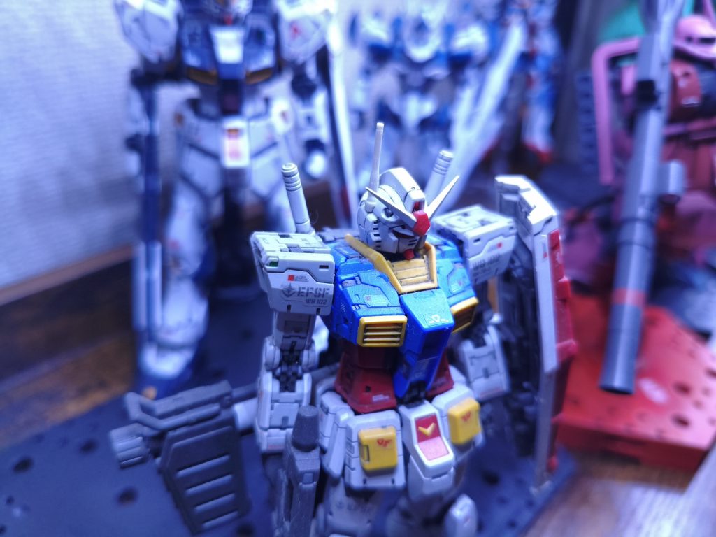 RGガンダムは墨入れ、シールで頭部に垂直アンテナ付けただけ意外に指揮官仕様として見えるから垂直アンテナ良いよね
