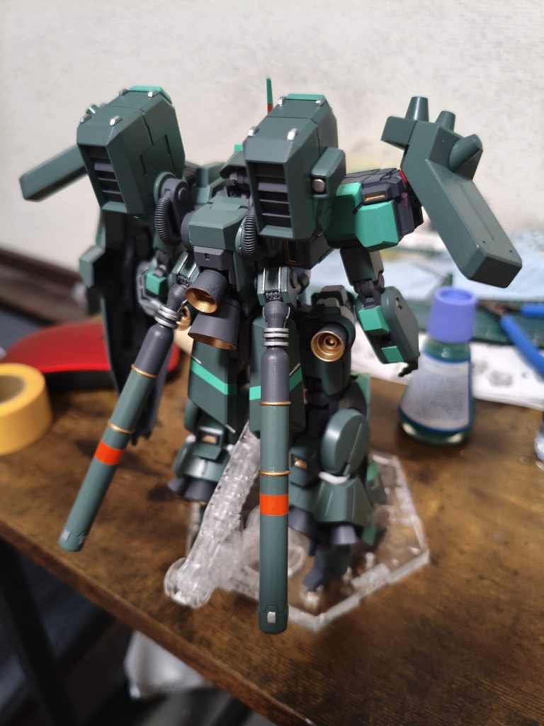 プロペラントタンクはHGHi-νガンダムから徴収しましたちょっと派手感あって良き