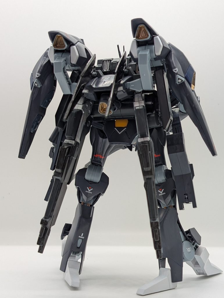 Backバックパックは30MMのオプションパーツを使用し接続ジョイントを増やしパワードアームズパワーダーのパーツなどを使い武装を追加しました。ジョイントにはボールデンアームアームズのものなどを使用してます。