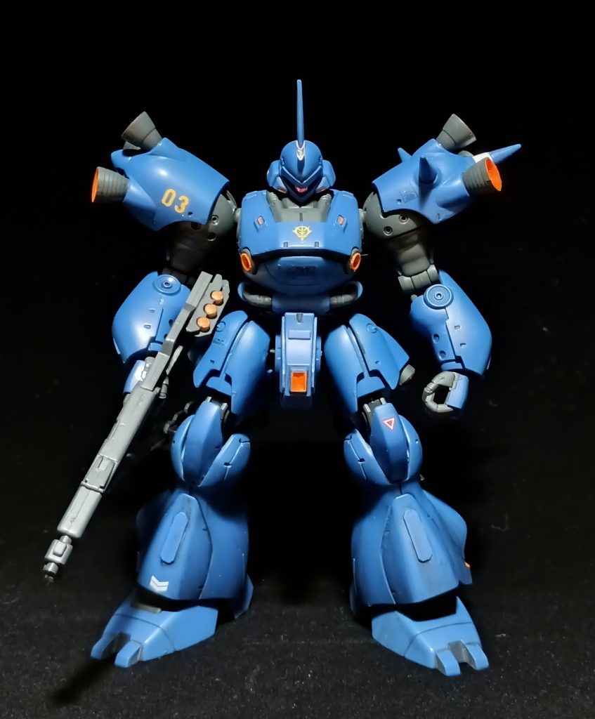 足だけ汚しました。ザクみたいな腕の曲げ方をしたかったので、関節を削ってます。