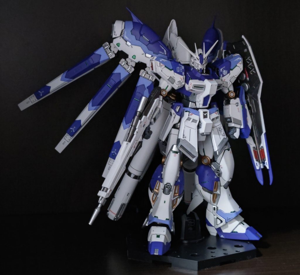 Hi-νの機体カラーは個人的に少し紫の入った青が好きなので、頑張って何層も筆塗りした記憶があります