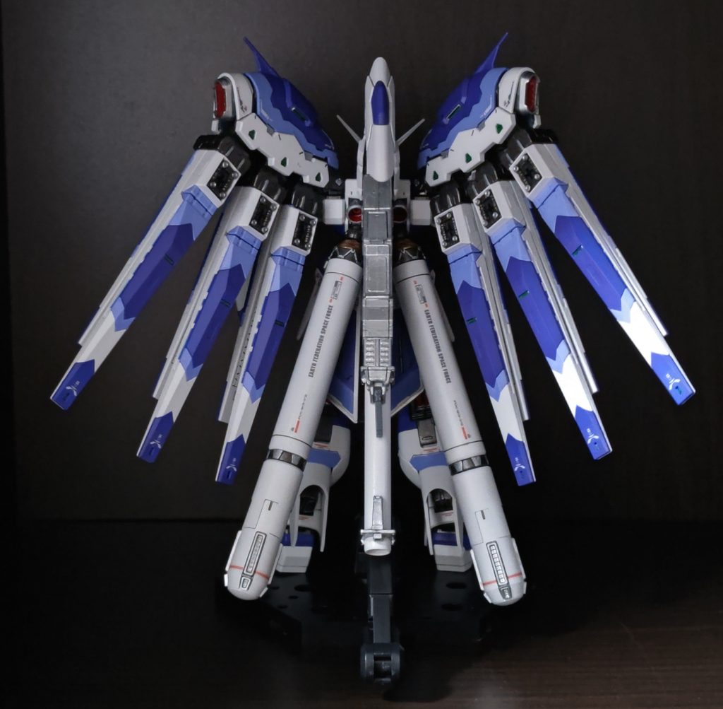 イエローはコッパーとゴールドを混ぜて落ち着いた色味にしてます差し色はサイコフレームっぽくイエローグリーンを入れてます