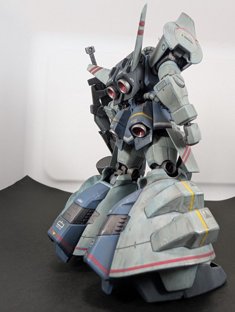 ラインのデカールは貼るの苦手です(zaku-kao4)苦手と言うか全然上達しまへん(zaku-kao4)ランドセルの羽根の赤いラインだけら塗装しました。