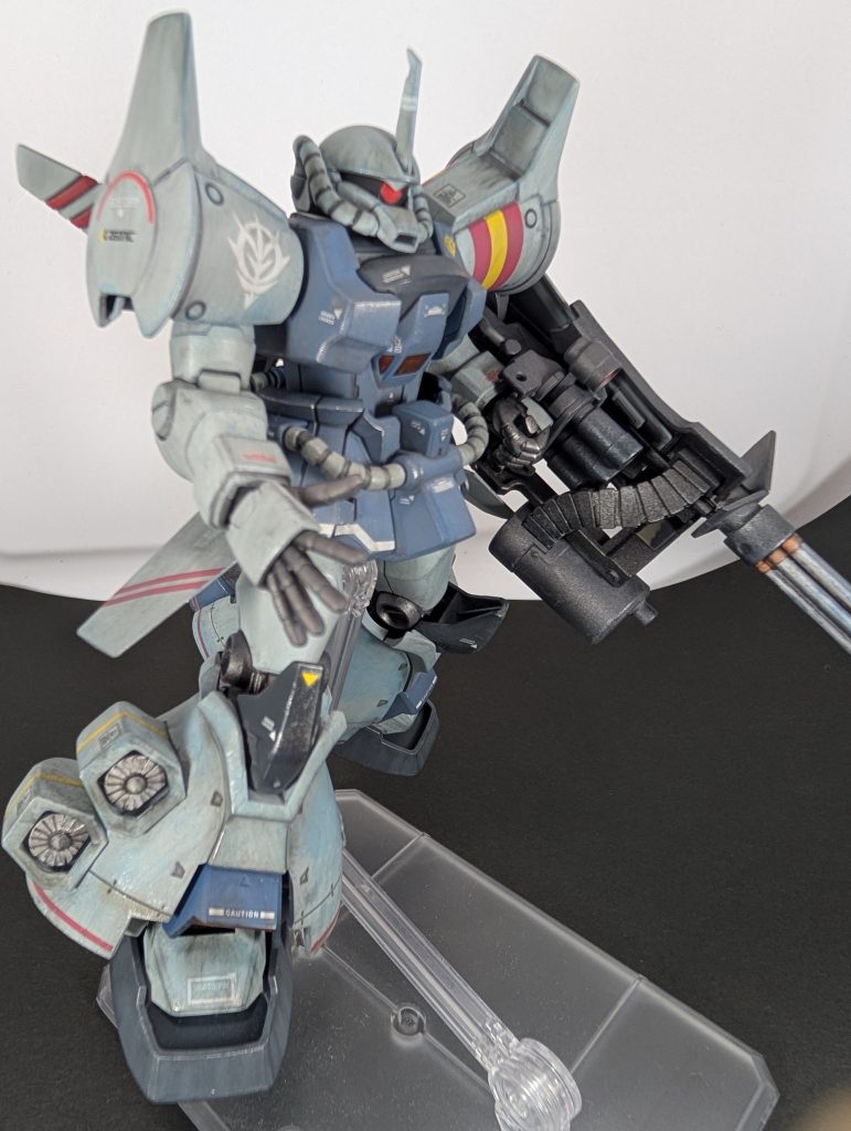 時間を見つけては家電量販店を覗いてるんですが、相変わらずジオンのMSはHGUCシャア専用ザクしか棚に並んでません…あ、【GQuuuuuuX】系ならジオン軍のMSはいっぱい並んでますね(笑)