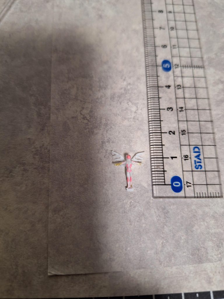 ラクスですが　RGのパイロットフィギュアを使ってつくりました。接着が難しくパーツが吹き飛びました。