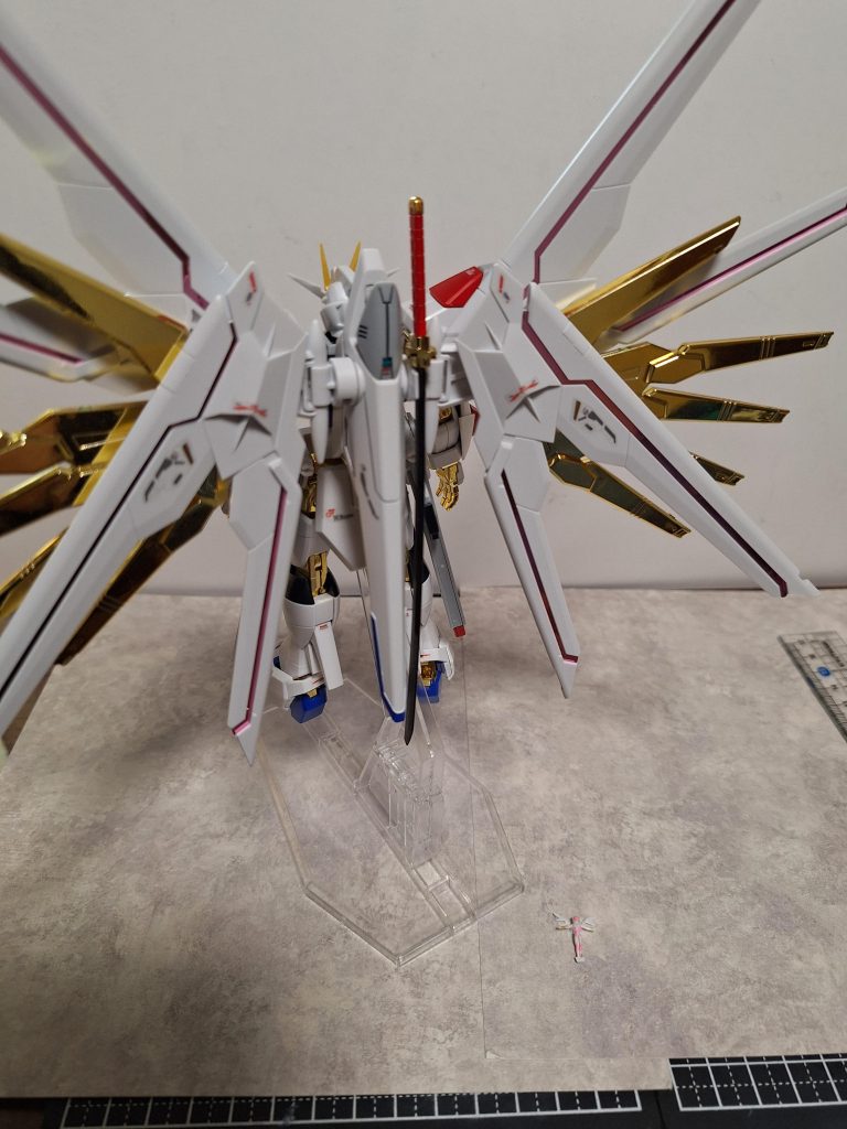 本当は　ロボット魂が高くて買えなかったので　HGで作。ロボットのセットの半額くらいで出来たので、これからもケチケチ　ガンプラ　制作して行きたいと思います。