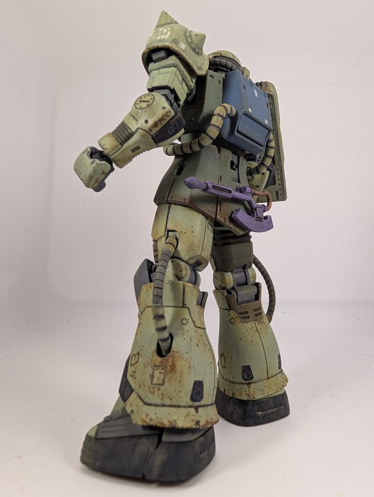 唯一の武装、ヒートホークも今回は装備してます(zaku-kao5)ザクを作っても僕あんまりヒートホークは持たせないんですよね。刃先の黄色が塗り分け面倒くさいから（笑）