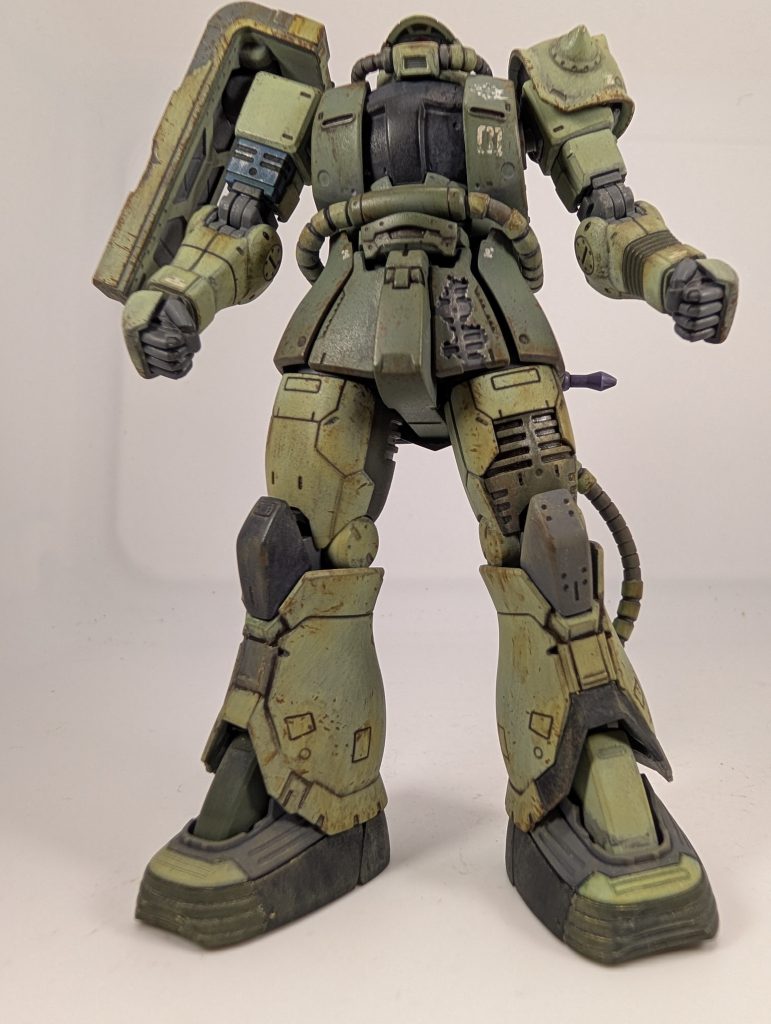 全塗装しました😊カラーは完全にノーマルなザクカラー（笑）ウェザリングは初めて【サビ】をやってみました。これはまだまだ練習あるのみ…です。