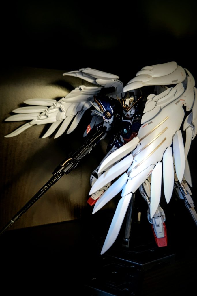 羽のモールドにはゴールドを入れてみました