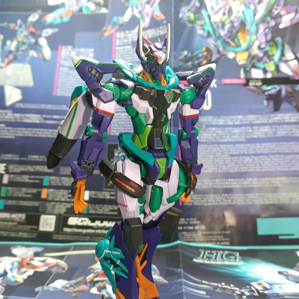 前回のジークアクスから立て続けに組んでいるのでサクサク組立て。頭部、肩、リアのノズル以外は同じであとは色が違うだけ。